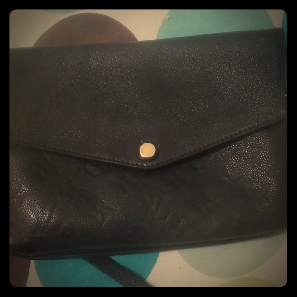 luis Vuitton Paris 100 authentic